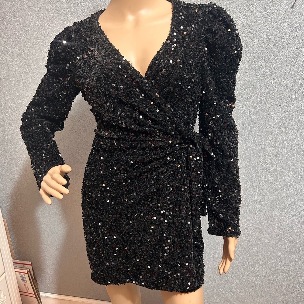 NWOT Lush fun sequin wrap dress size medium